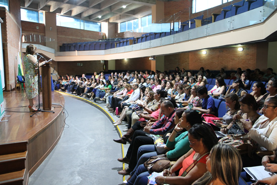 Centro de Extensión dictará cursos a Corporación Mundial de la Mujer
