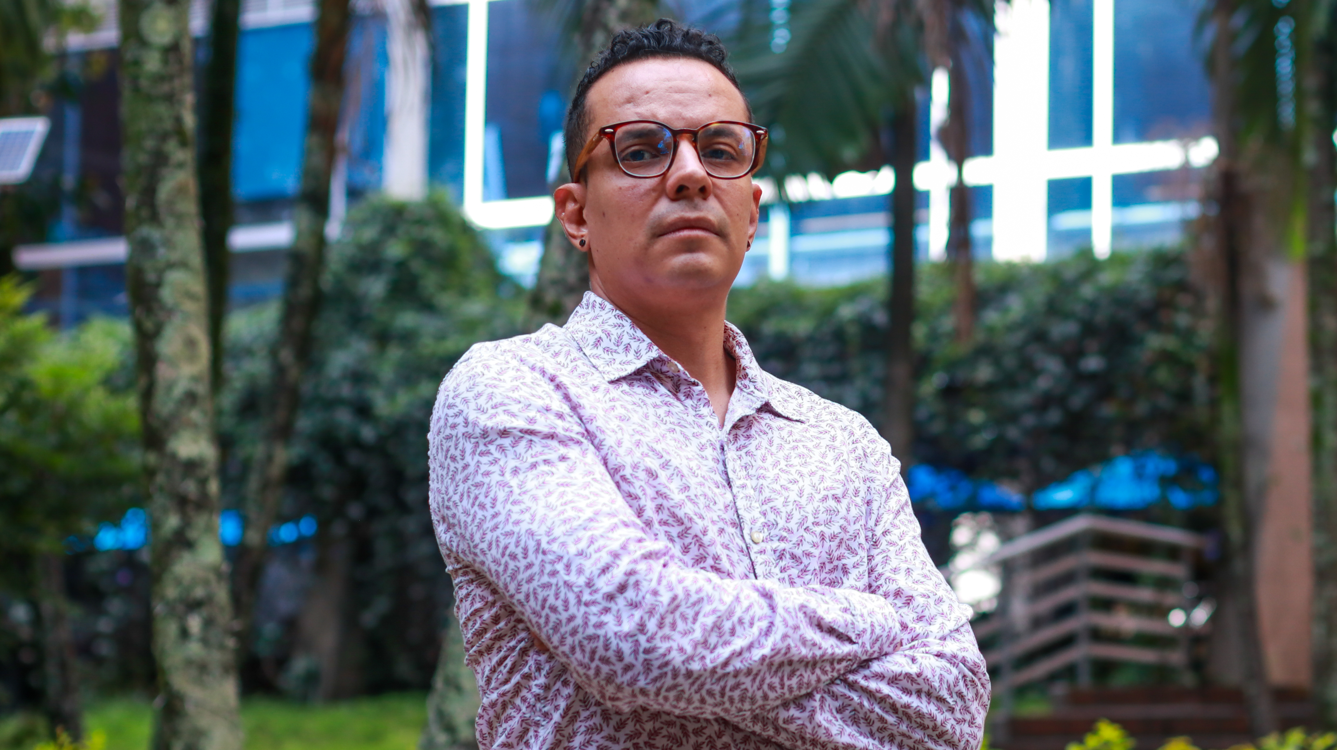 Edison Patiño publica artículo sobre narrativas transmedia con sentido social en revista de divulgación académicaIUSH