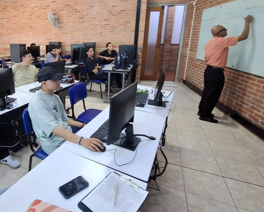 ¿Necesito plata o cosas para ayudar?IUSH