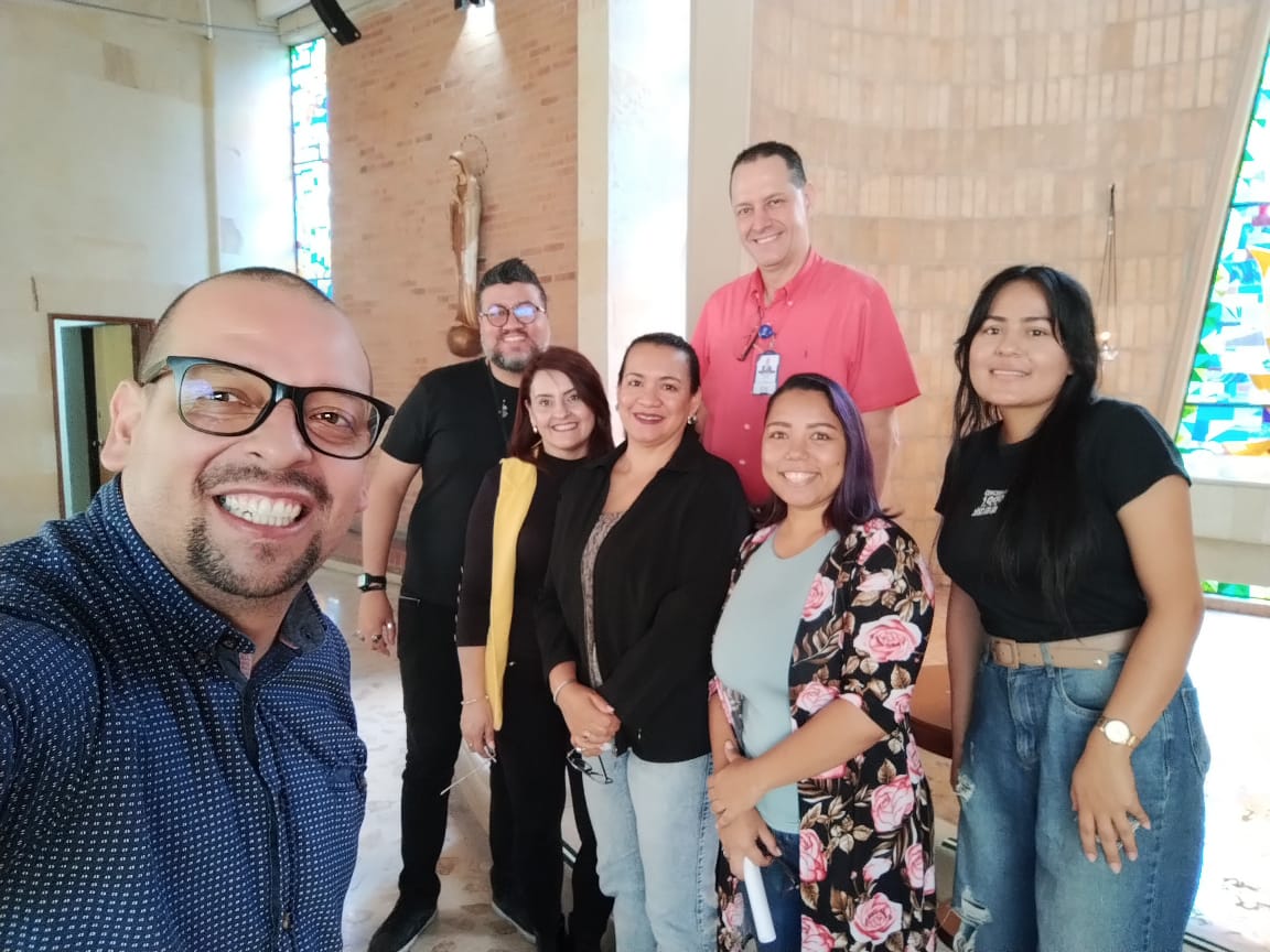 Grupo de Oración Universitaria - Sé mi LuzIUSH