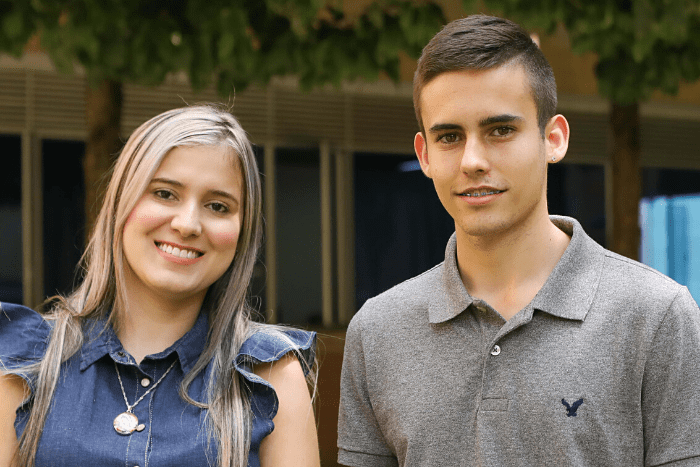 “¡Quédate con nosotros!… ¡Aquí estamos para ti”   
