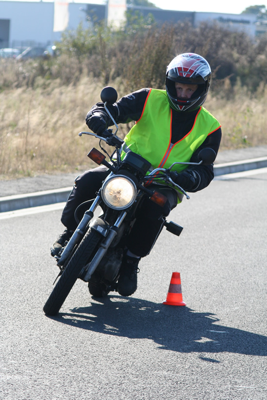 Quiere manejar de forma segura la Motocicleta? 
